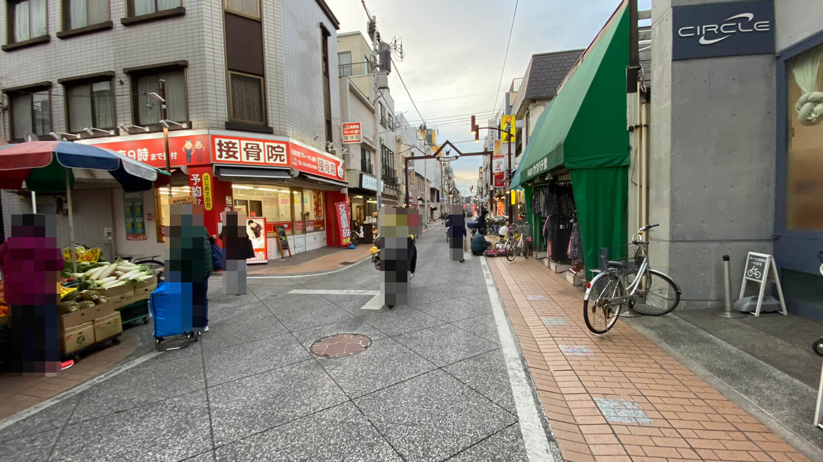 左手側に当院が