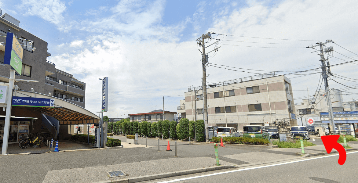 建物となりが駐車場です